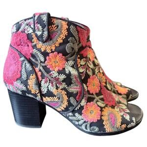 Crown Vintage Floral Embroidered Heeled Ankle Booties Sz 8 Boho Funky Unique Fun
